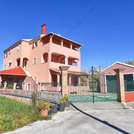דירה Big New House Near The Kanálion