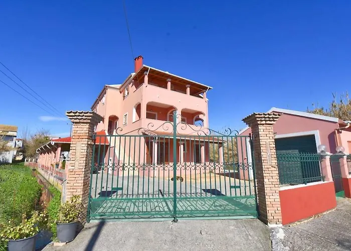 דירה Big New House Near The