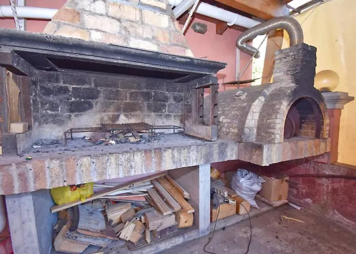 Big New House Near The * Kanálion