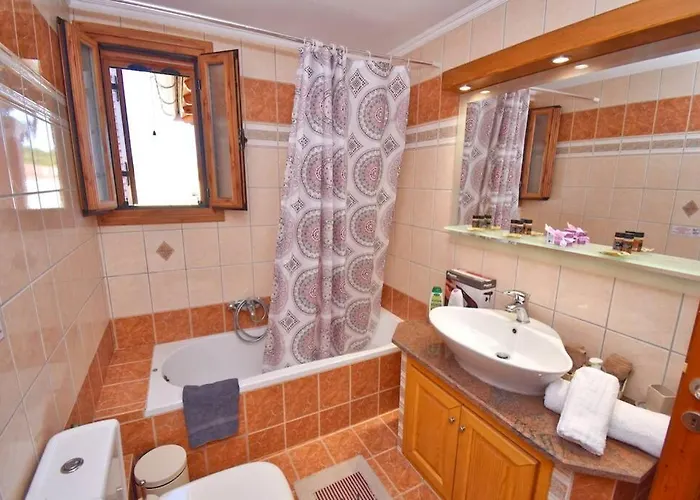 Big New House Near The דירה Kanálion