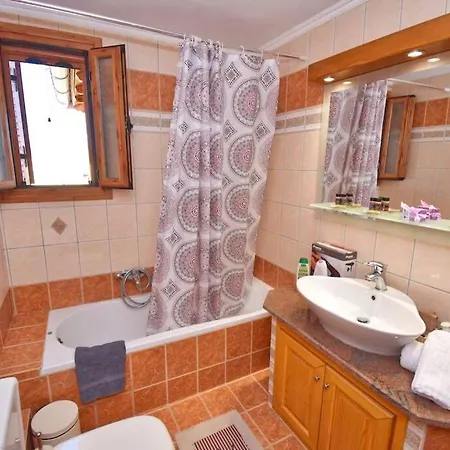 Big New House Near The Appartamento Kanálion
